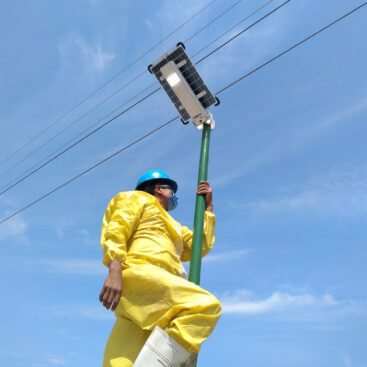 luminarias-solares--15w-led-en-poste-01